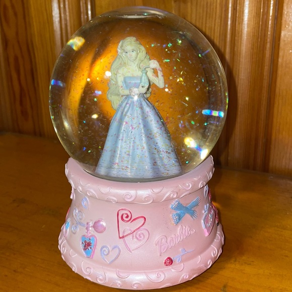 Barbie Other - Barbie snow globe